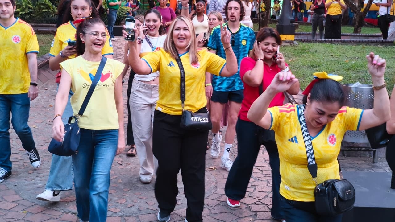 Tribuna Salsera de la Selección Colombia en el Parque de las Piedras en Cali.