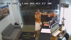 El hombre habría reaccionado a los golpes luego de que la recepcionista se negara a entrar en su habitación.