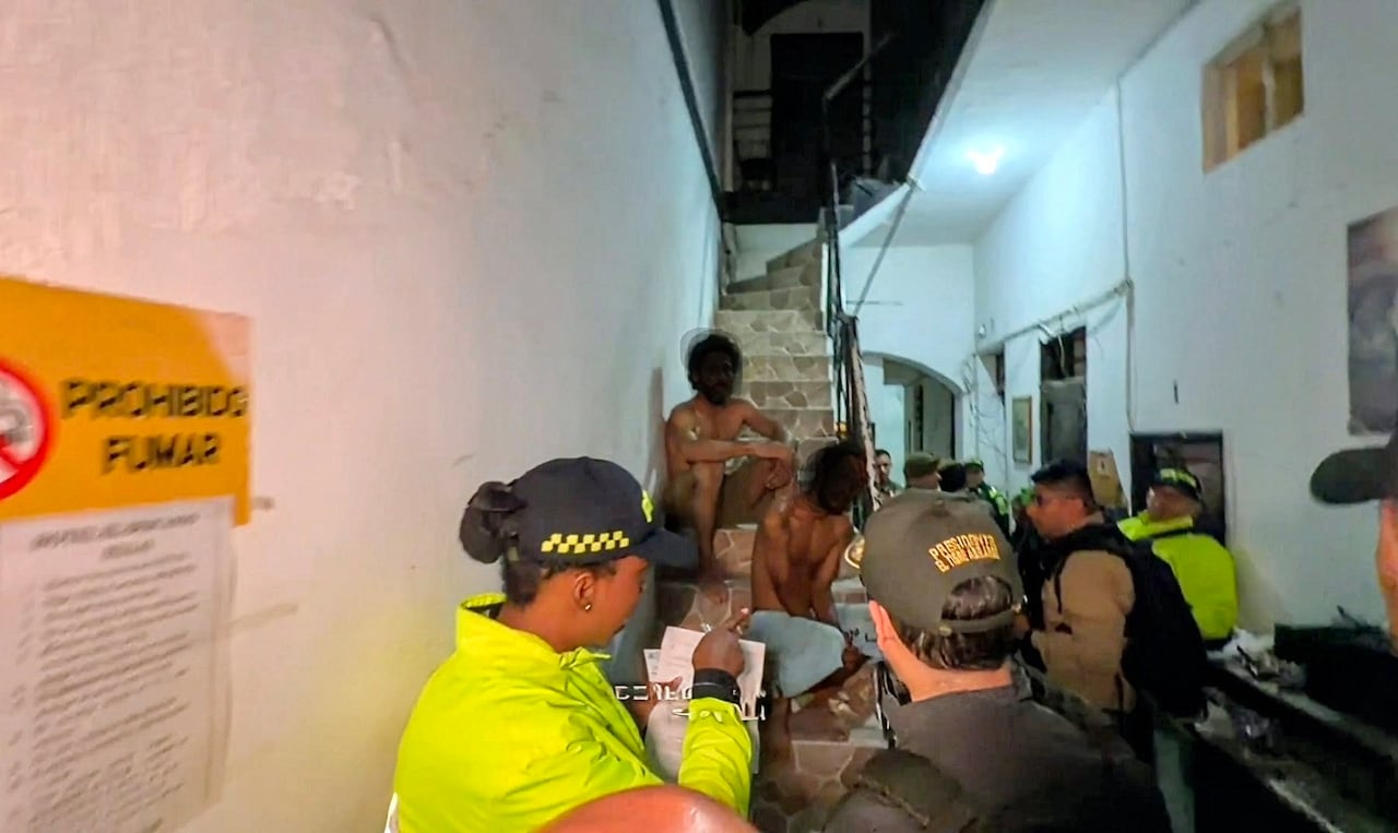 Operativo policial liderado por el presidente Abelardo de la Espriella en el barrio El Calvario en el centro de Cali acompañado por el alcalde Alejandro Eder y la gobernadora Dilian Francisca Toro