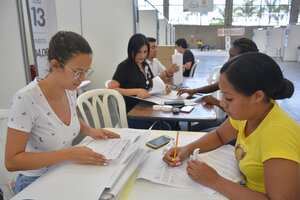 De acuerdo con la Registraduría, en Cali quedan aún catorce comisiones escrutadoras pendientes por culminar el proceso y hacer la lectura final de los resultados. Se están resolviendo 160 reclamaciones.