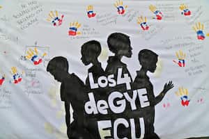 El descubrimiento el 24 de diciembre de varios cuerpos carbonizados durante la búsqueda de los adolescentes ha profundizado la conmoción y la ira por el caso.