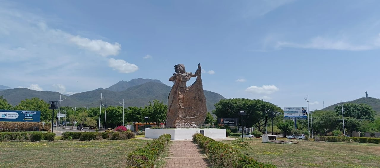 Monumento a la Cacica Consuelo Araújo en Valledupar.
