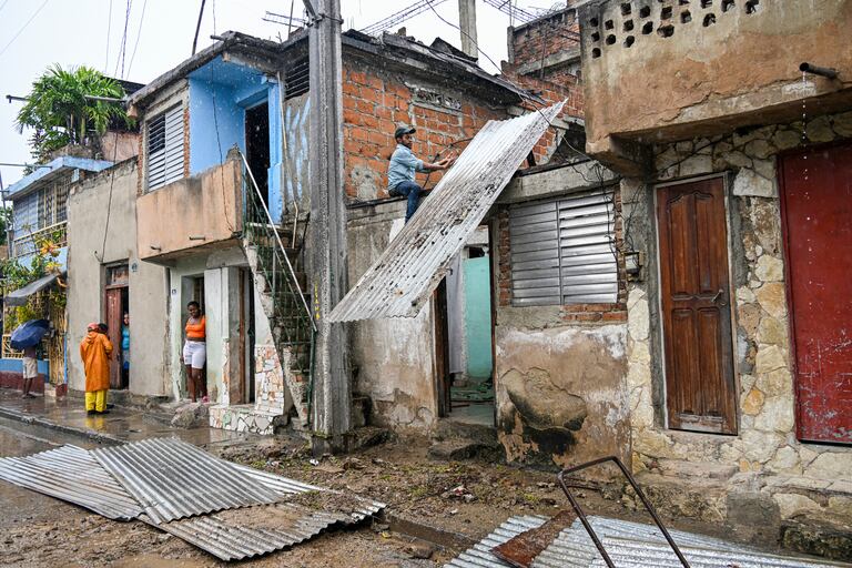 Los fuertes vientos ya han hecho estragos en Cuba.