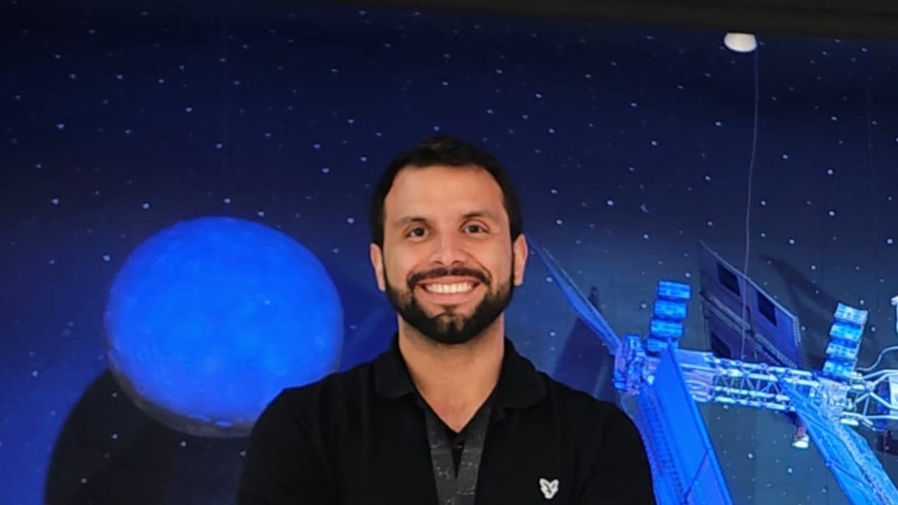 Desde el Centro Espacial Kennedy, Medina narrará uno de los hitos más importantes de la exploración lunar en las últimas décadas.