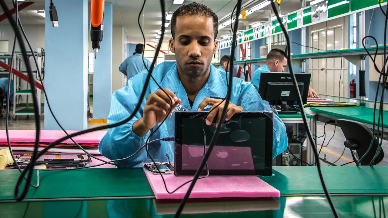 Empresas públicas y privadas en Cuba podrán asociarse luego de 60 años.