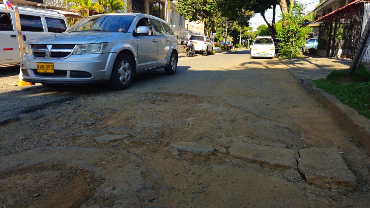 Este era el estado de la Carrera 62 B No. 9-71 del barrio El Limonar, tras la reparación de la fuga de agua.