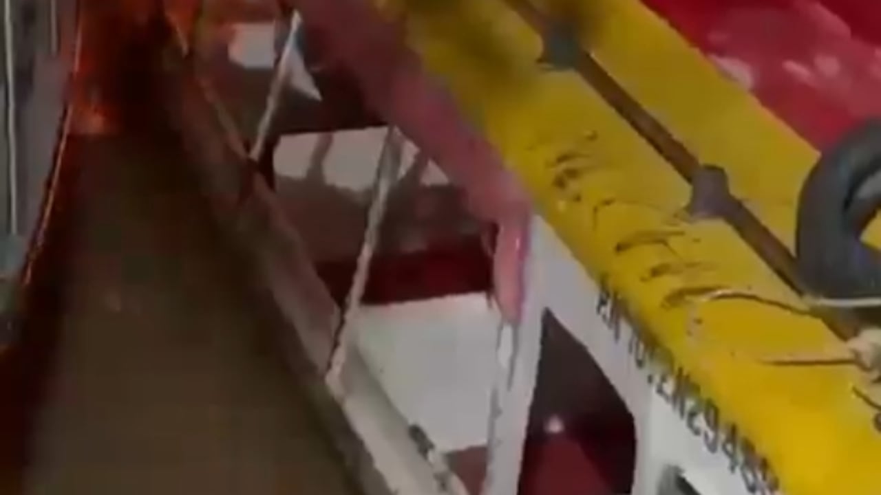 Incendio en una embarcación que llevaba material electoral en Nechí