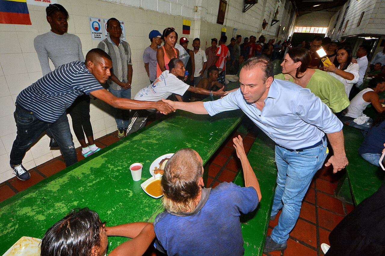 El alcalde electo de Cali Alejandro Eder, estuvo visitando la Fundación Samaritanos de la Calle.