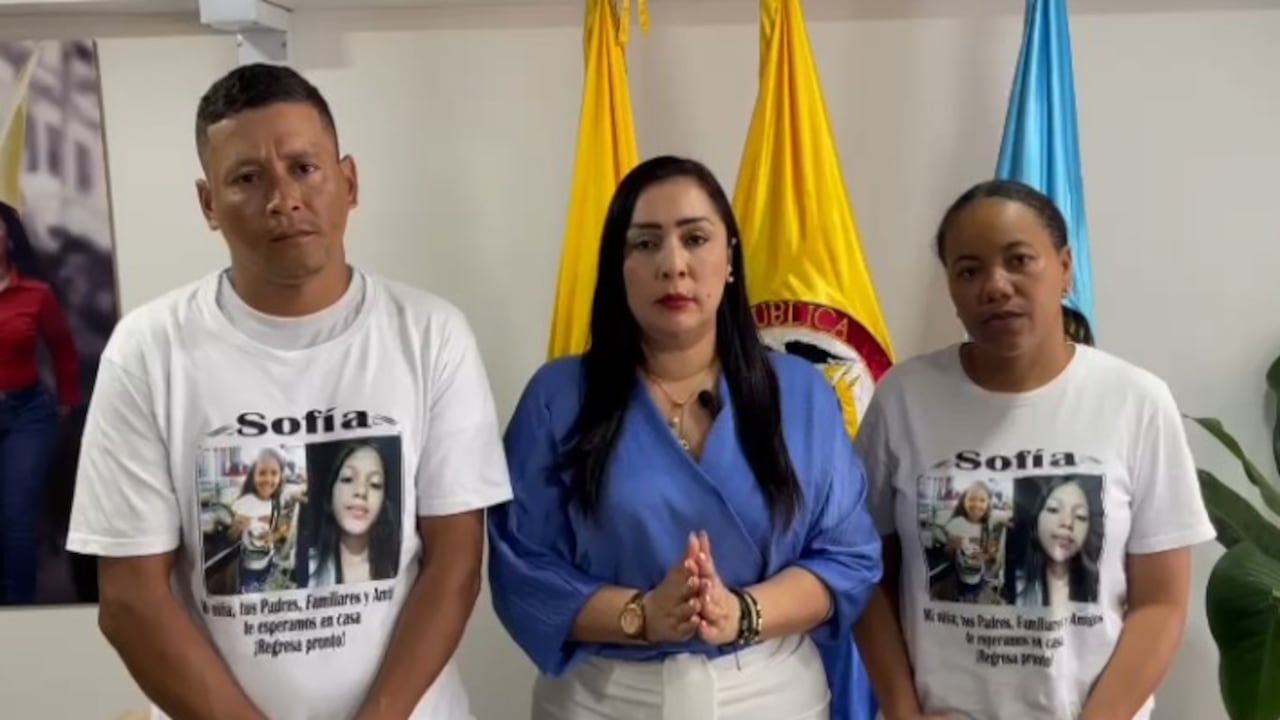 Alcaldesa de Candelaria junto a los padres de Sofía Delgado.