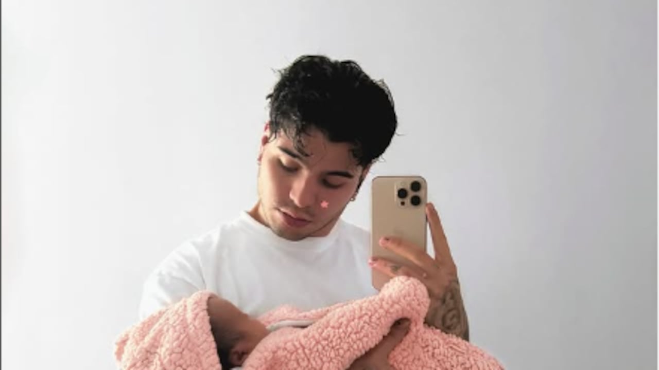 Sebastián Villalobos compartió momento en el que rompió en llanto al estar en la clínica con su hija.