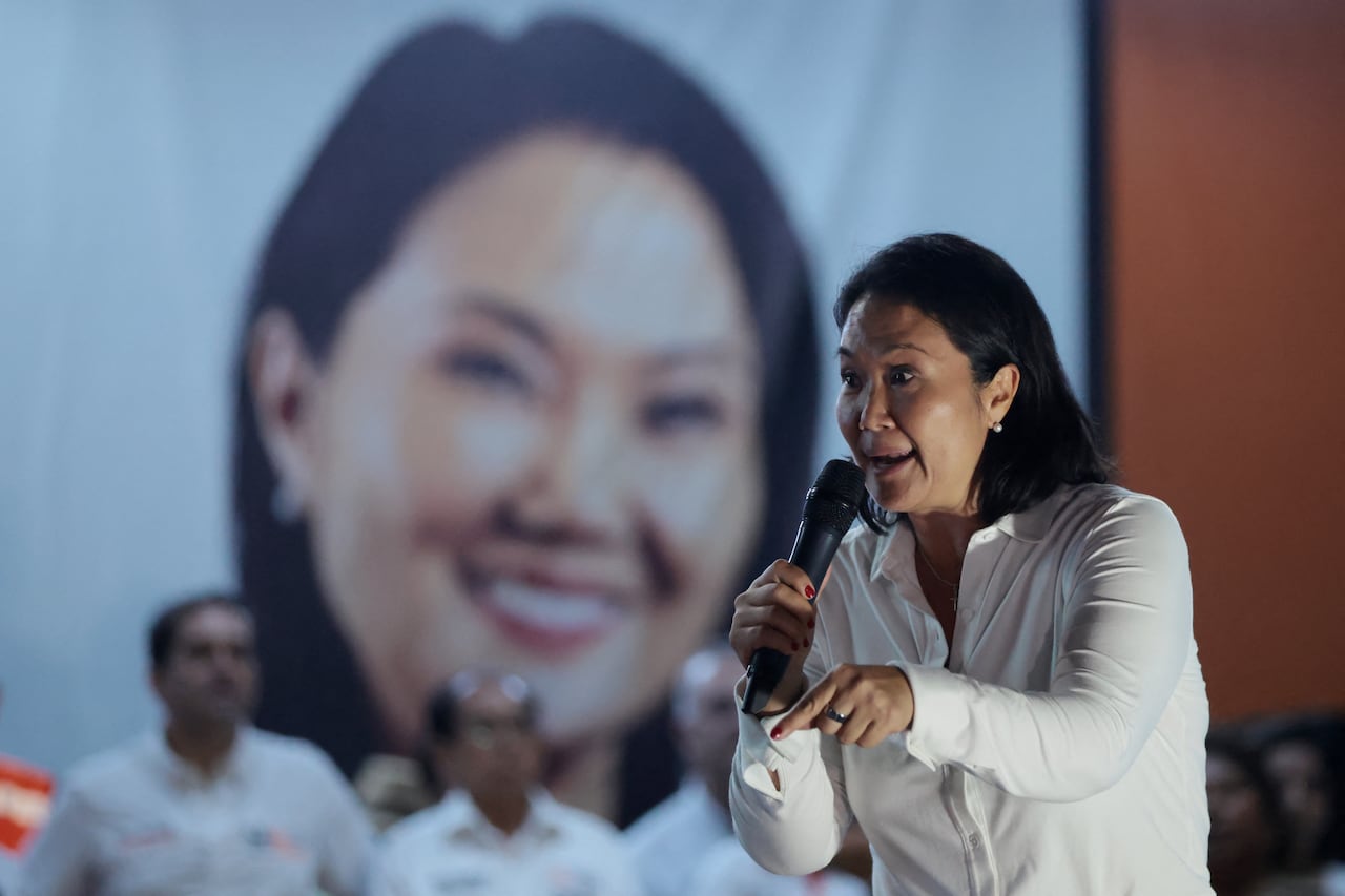 Por cuarta vez, la hija del condenado Alberto Fujimori aspira a la Presidencia del país inca. El escenario actual, tanto en el interior como en el exterior de Perú, la convierten en la candidata con más opciones de ganar.