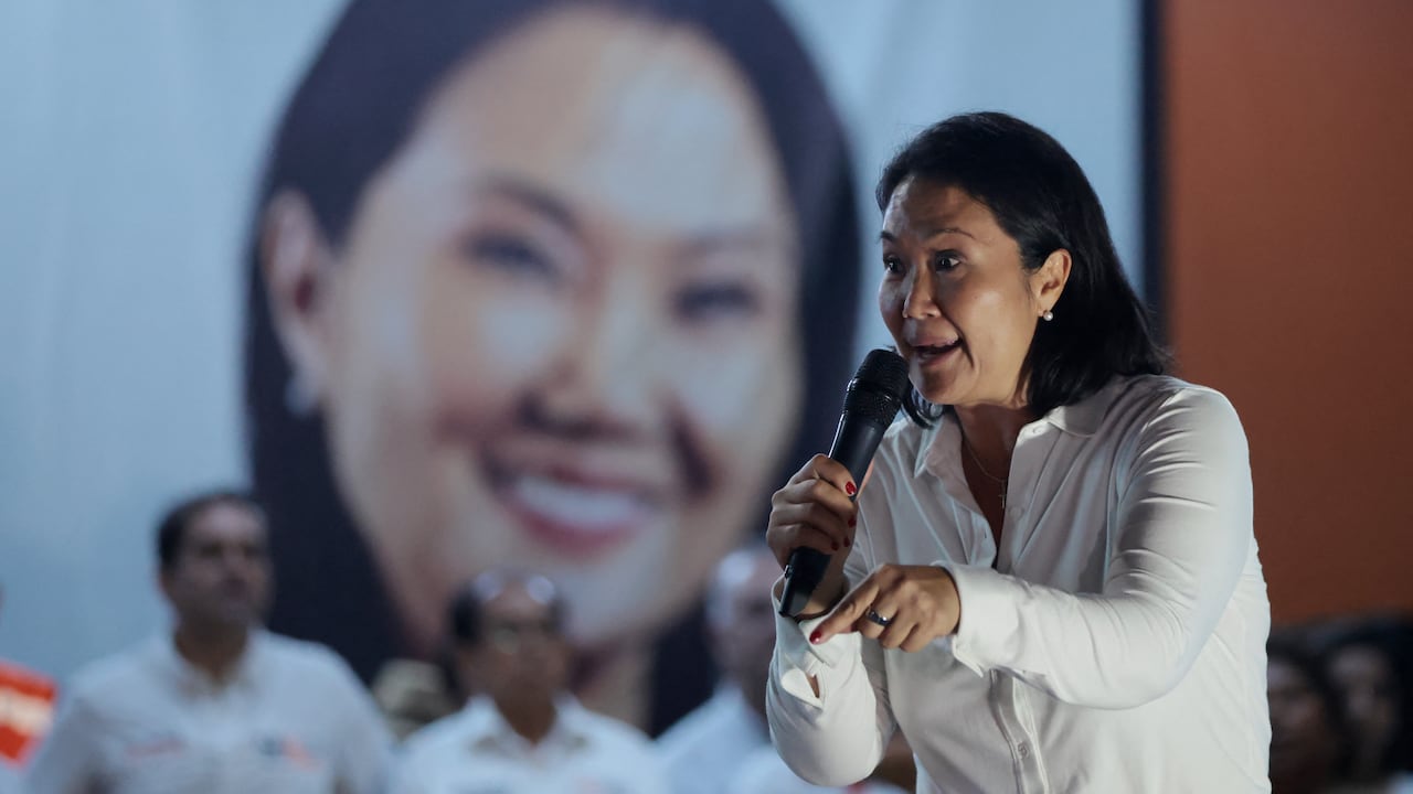 Por cuarta vez, la hija del condenado Alberto Fujimori aspira a la Presidencia del país inca. El escenario actual, tanto en el interior como en el exterior de Perú, la convierten en la candidata con más opciones de ganar.