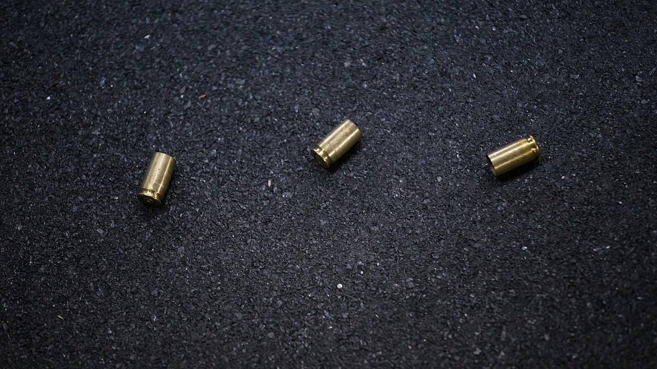 Las autoridades están siendo consultadas sobre el incidente en Buenaventura que resultó en la trágica muerte de dos menores debido a disparos fortuitos.