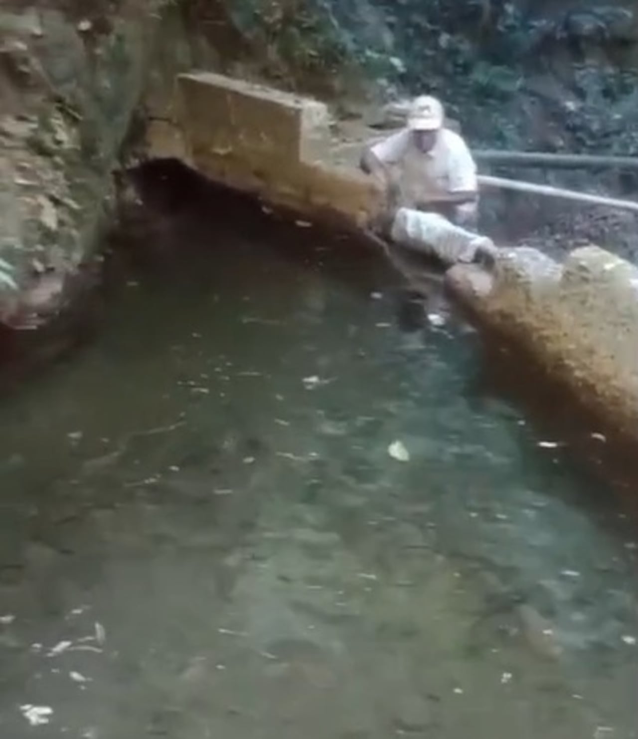 La reducción del caudal de la quebrada de Los Huevos genera preocupación entre las comunidades que dependen de esta fuente para su abastecimiento.