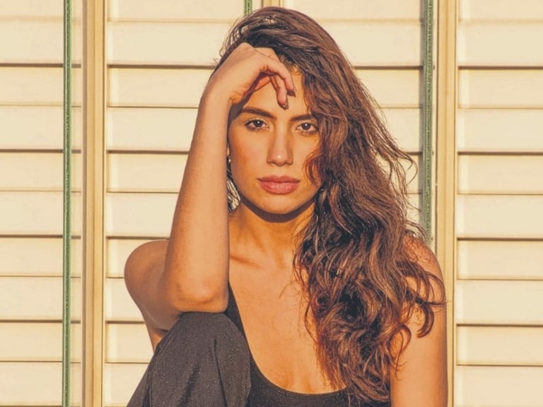 Gianella Ipia Jaimes, modelo, diseñadora de vestuario y creadora de contenido, es caleña de nacimiento y desde joven vive en Milán, la capital de la Moda.