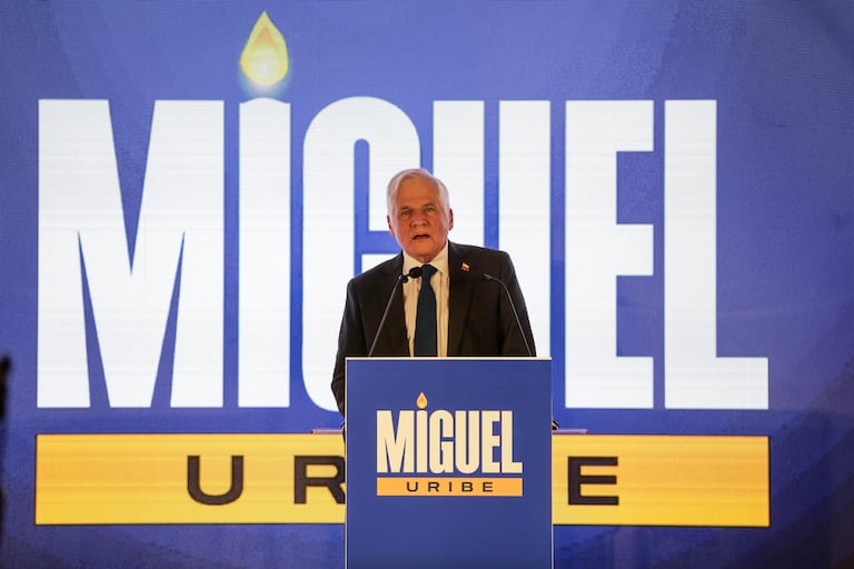 Bogotá. Febrero 10 de 2025. Durante una rueda de prensa, Miguel Uribe Londoño anunció ante los medios su aspiración presidencial, con la que buscará llegar a la primera vuelta como candidato del Partido Demócrata Colombiano. (Colprensa - Catalina Olaya).