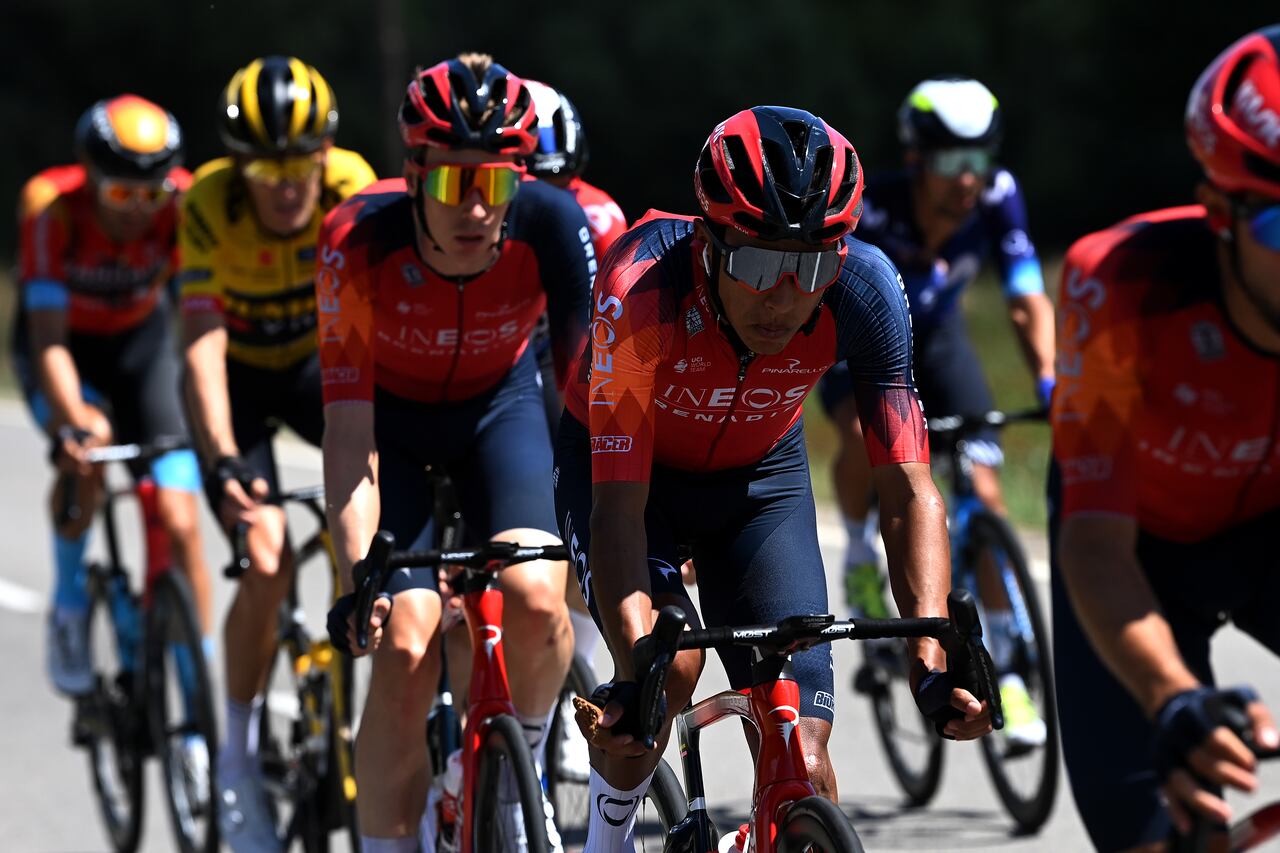 ARINSAL, ESPAÑA - 28 DE AGOSTO: Egan Bernal de Colombia y el equipo INEOS Grenadiers compite durante la 78.ª Vuelta a España 2023, Etapa 3, una etapa de 158,5 km desde Súria a Arinsal 1911m/ #UCIWT / el 28 de agosto de 2023 en Arinsal, Andorra. (Foto de Tim de Waele/Getty Images)