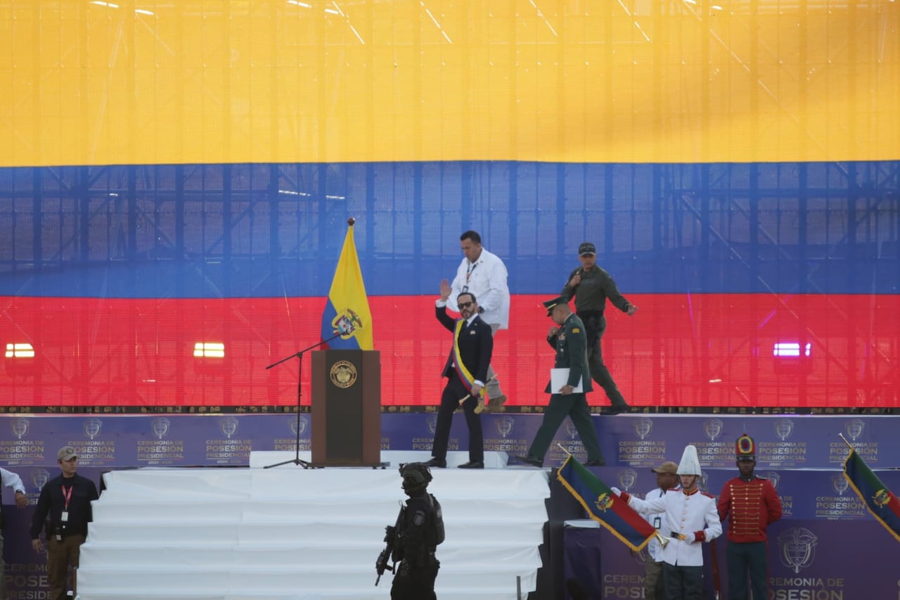 Abelardo de la Espriella llega al Batallón Pichincha para la toma de mando ante las Fuerzas Militares en Cali.