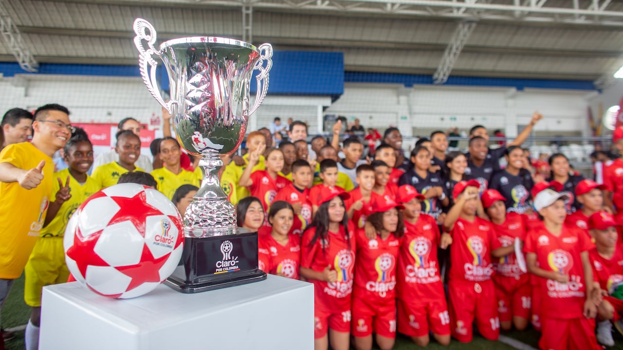 La Copa Claro por Colombia 2023 es un espacio para promover los valores y el trabajo en equipo. Foto: Tico Angulo