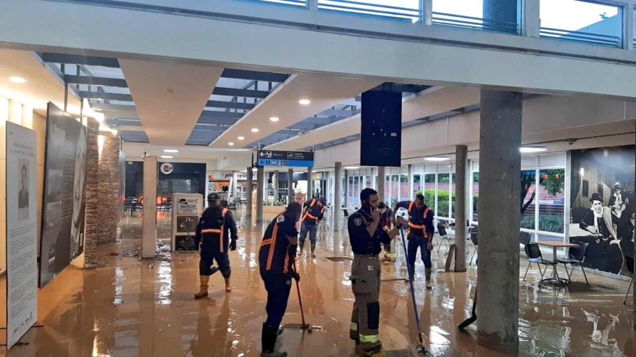 Emergencia en el aeropuerto Olaya Herrera de Medellín por las lluvias.
