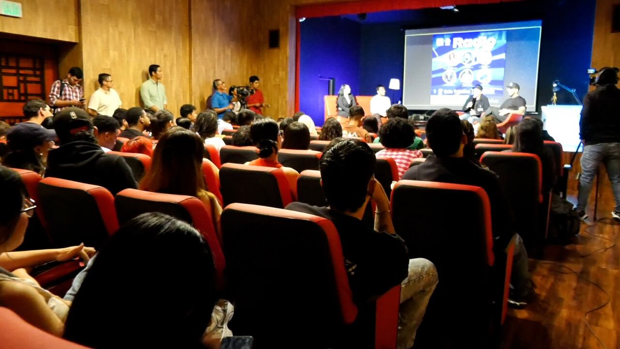 El conversatorio contó con la asistencia de estudiantes de los programas de Mercadeo, Publicidad y Comunicación Social.