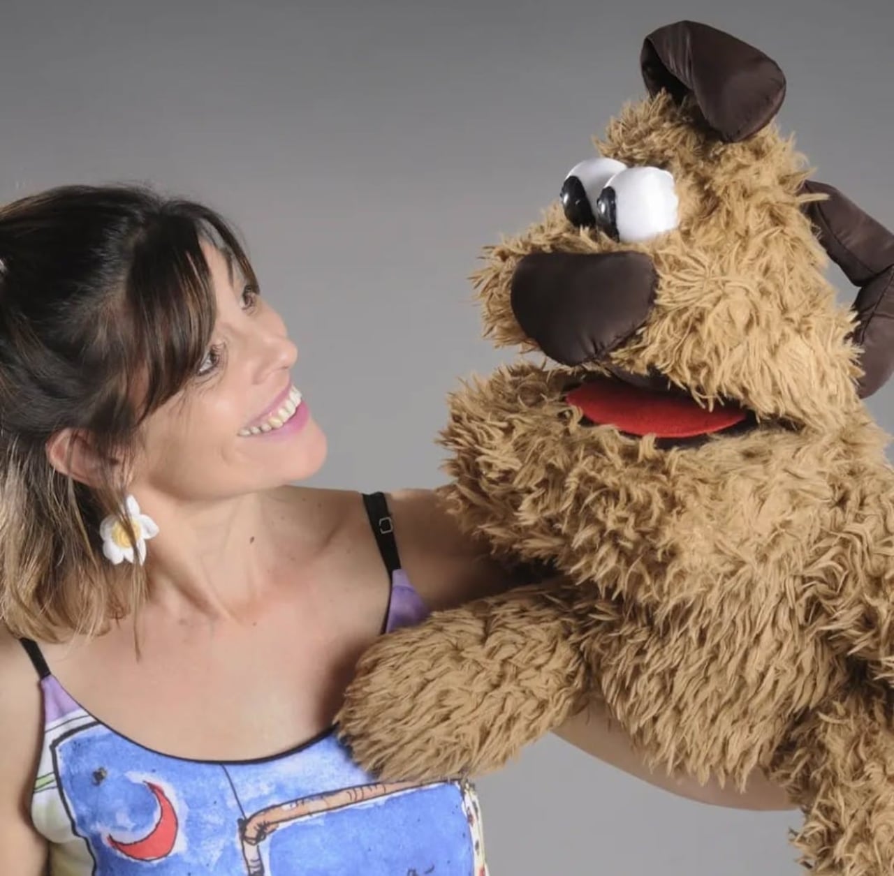 Silvina Barroso, de Argentina, narra a través de los títeres.