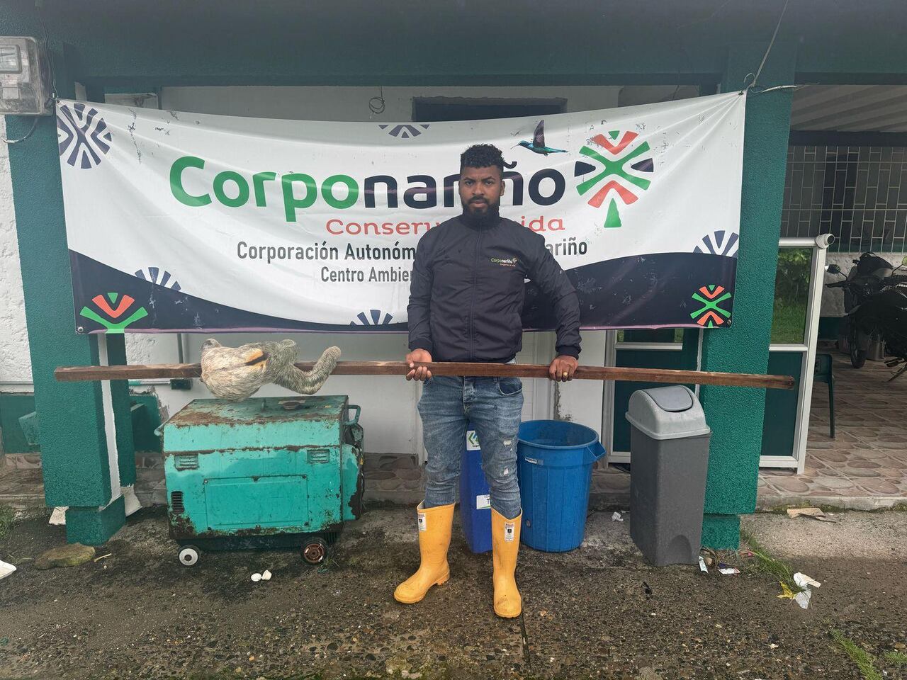 Las autoridades competentes fueron las encargadas de atender este caso luego que los policías rescataran el ejemplar.