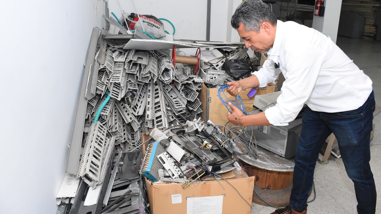 Recorrido en la central telefónica del centro de la ciudad, con el fin de conocer a detalle el proceso de transformación de las Telecomunicaciones.