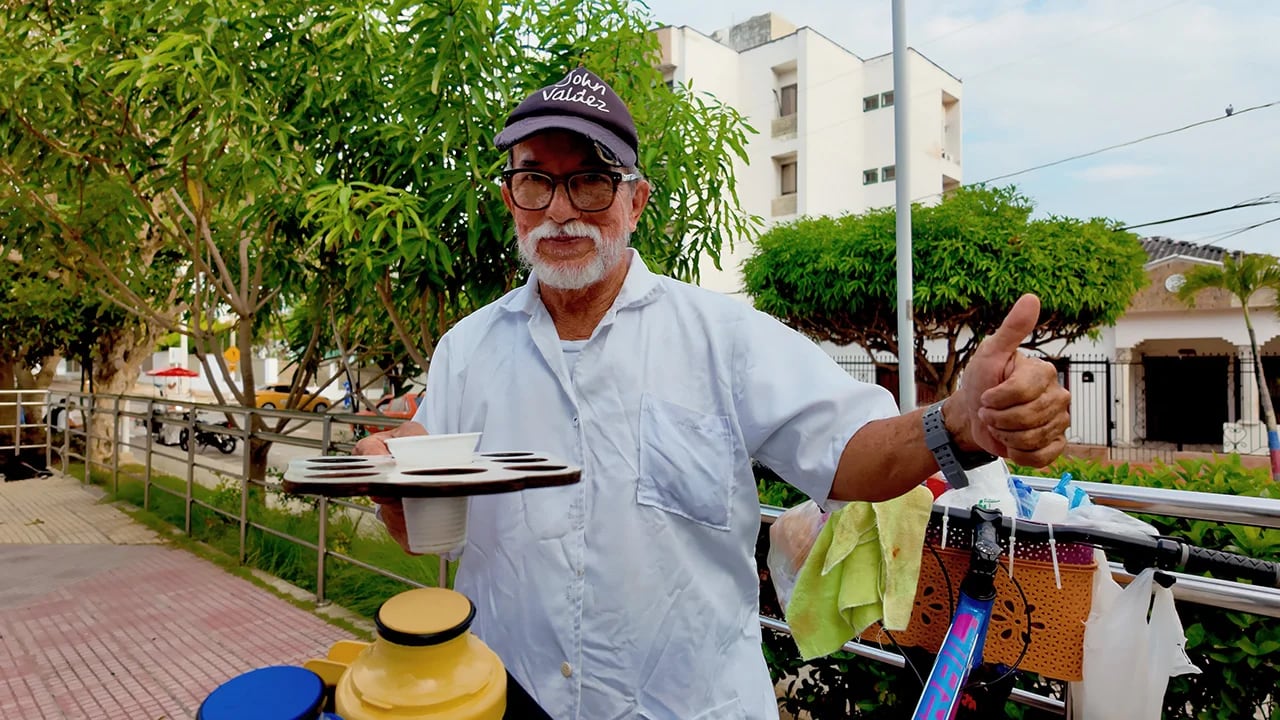 Vendedor de tintos en Barranquilla que se volvió viral.
