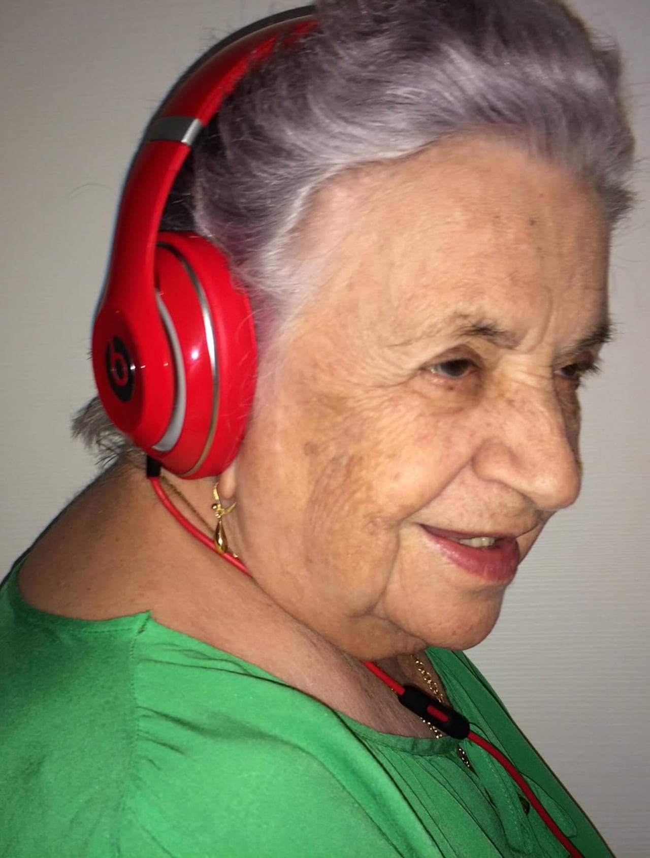 Era una mujer alegre y cariñosa con su familia.