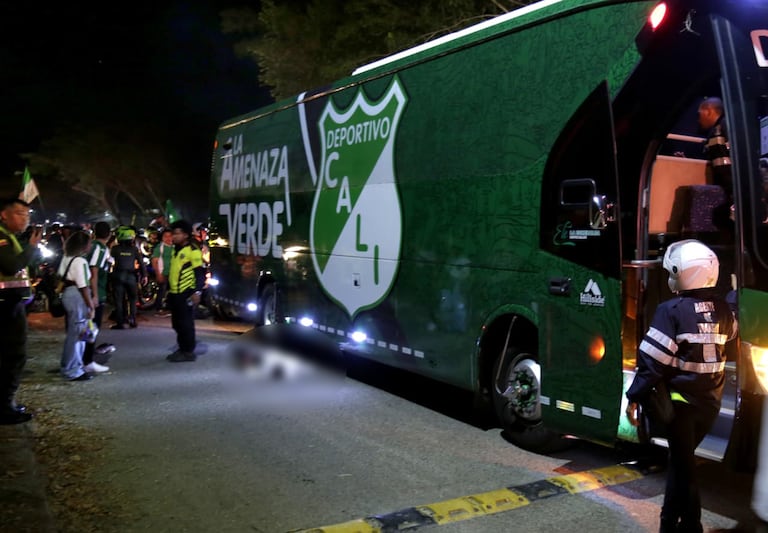 Tragedia en Palmaseca: bus del Deportivo Cali arrolló a un aficionado antes del partido.