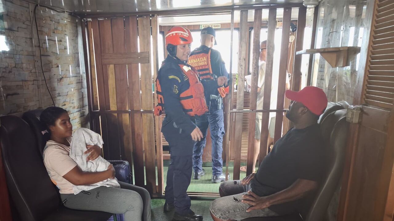 Rescatan a 21 tripulantes de ‘Doña Sheiry’ en el Pacífico gracias a monitoreo satelital.