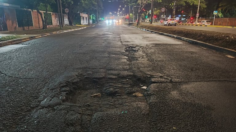 Ciudadanos aseguran que el alto flujo vehicular y el desgaste de la calzada mantienen la congestión y generan dificultades para quienes transitan por este tramo de la Calle 70 Norte.