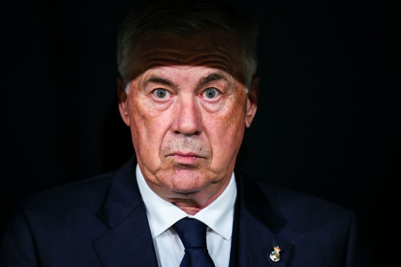 CORRECTS YEAR Real Madrid's head coach Carlo Ancelotti looks on ahead the Spanish La Liga soccer match between Real Madrid and Betis at the Santiago Bernabeu stadium in Madrid, Spain, Saturday, May 25, 2024. (AP Photo/Manu Fernandez)