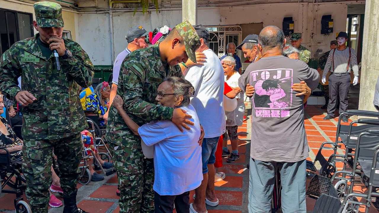 Ejército Nacional y Fundación Arturo Calle llevaron regalos de Navidad a más de 200 adultos mayores y familias vulnerables en Tuluá