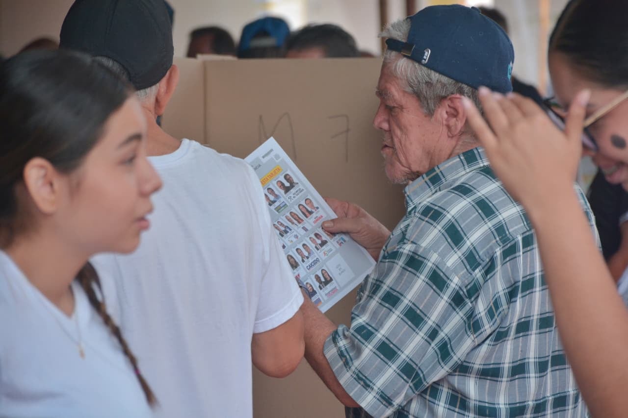 ELECCIONES PRESIDENCIALES - URNAS - VOTO