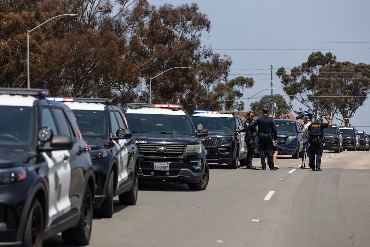 La policía responde a un aviso de un tirador activo en el Centro Islámico de San Diego, en San Diego, California, el 18 de mayo de 2026.