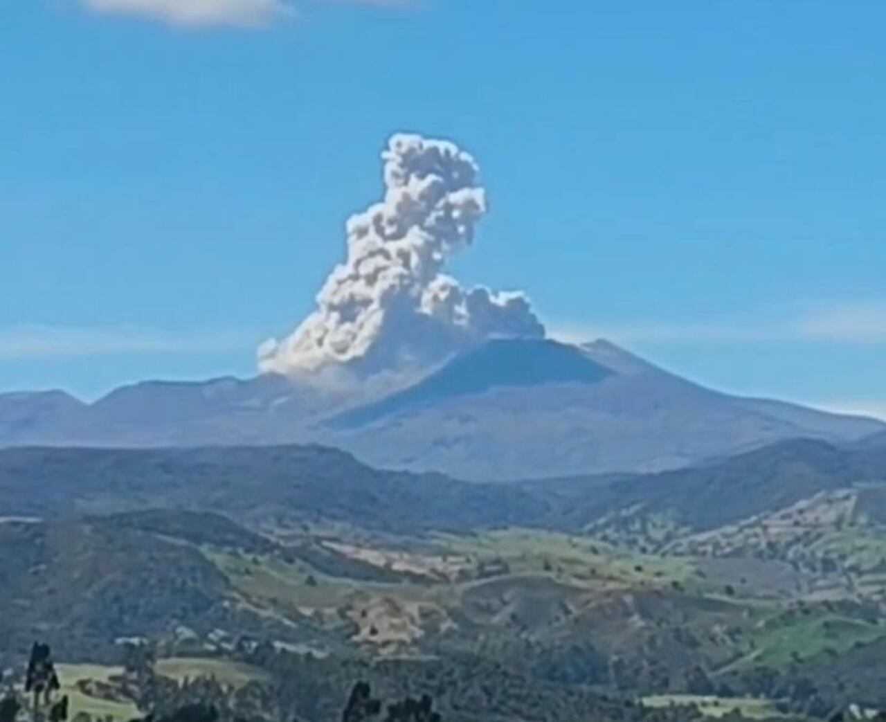 Esta es la imagen del volcán Puracé en la mañana de este jueves 4 de diciembre de 2025