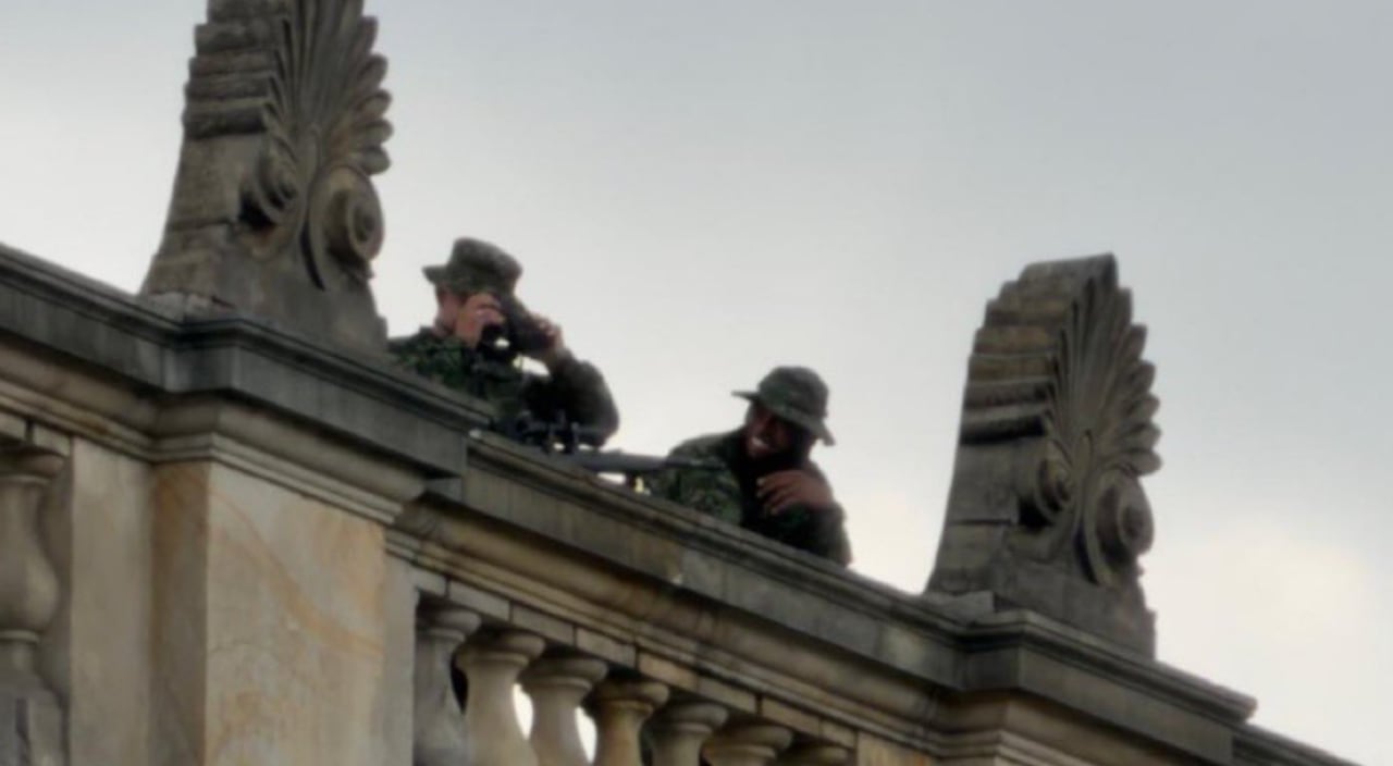 Funcionarios de la seguridad de Gustavo Petro en la marcha del 14 de octubre.