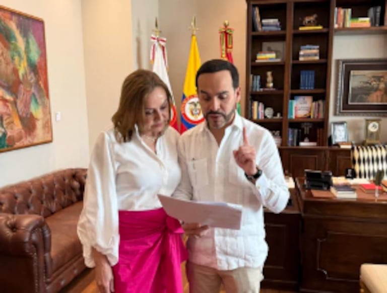 El presidente Abelardo De La Espriella revirtió la decisión de aumentar precio de la gasolina.