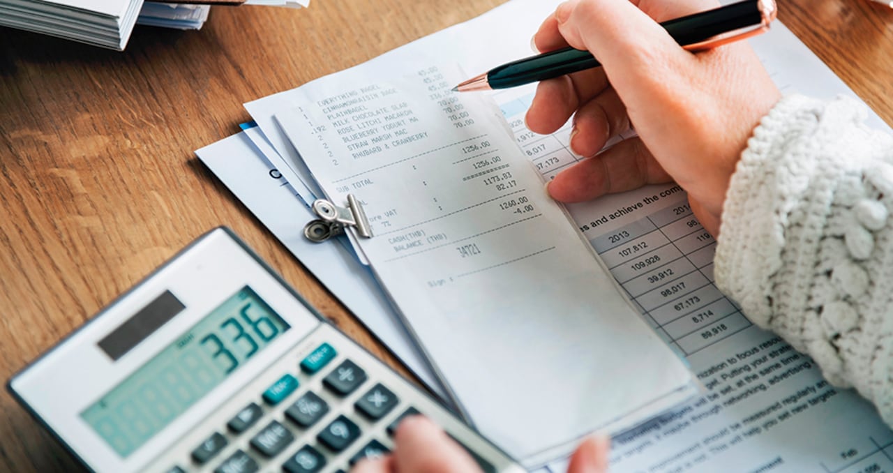 Algunas calificadoras, como Fitch, ven riesgos en Ecopetrol. En marzo de 2025 le mantuvo la calificación en BB+, pero cambió la perspectiva de estable a negativa.