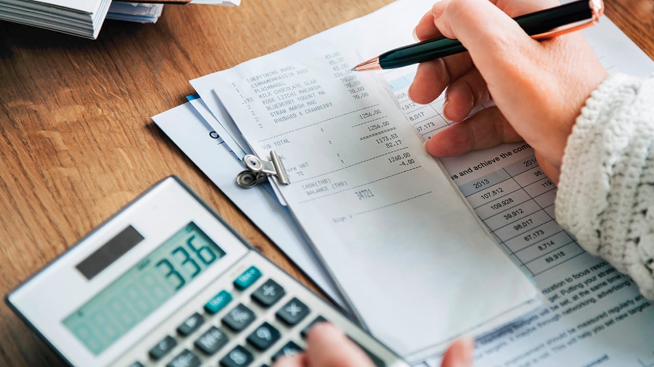 Algunas calificadoras, como Fitch, ven riesgos en Ecopetrol. En marzo de 2025 le mantuvo la calificación en BB+, pero cambió la perspectiva de estable a negativa.