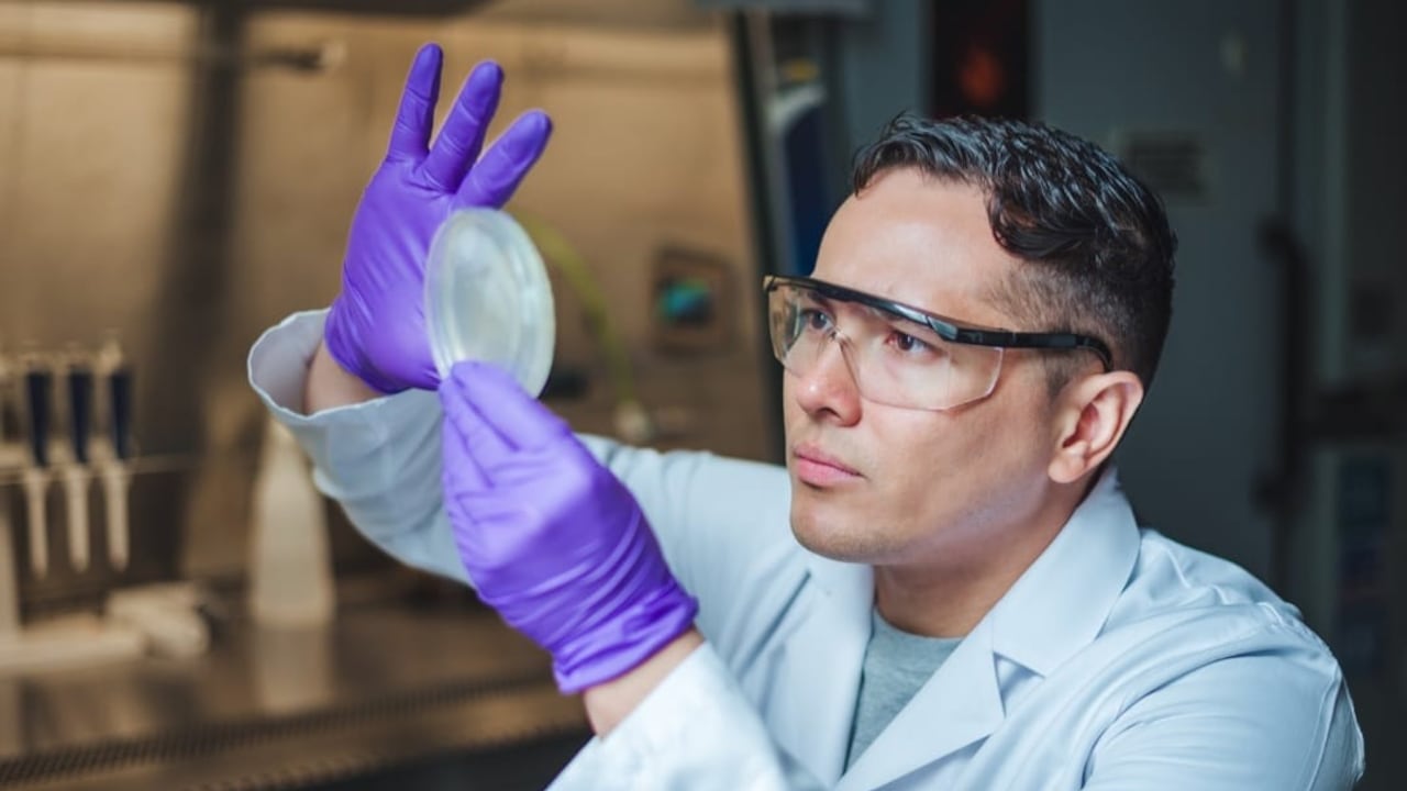 Pedro de la Torre es un científico barranquillero que ha desarrollado investigaciones en genética y audición.