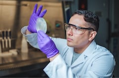 Pedro de la Torre es un científico barranquillero que ha desarrollado investigaciones en genética y audición.