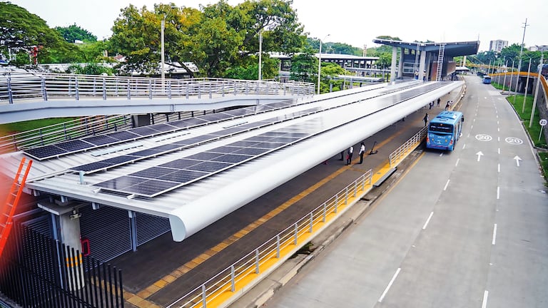 En la terminal Simón Bolívar del MIO se instalarán 2.074 módulos solares con una capacidad total de un megavatio.
