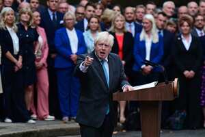 El entonces primer ministro británico, Boris Johnson, pronuncia su último discurso frente al número 10 de Downing Street en el centro de Londres el 6 de septiembre de 2022
