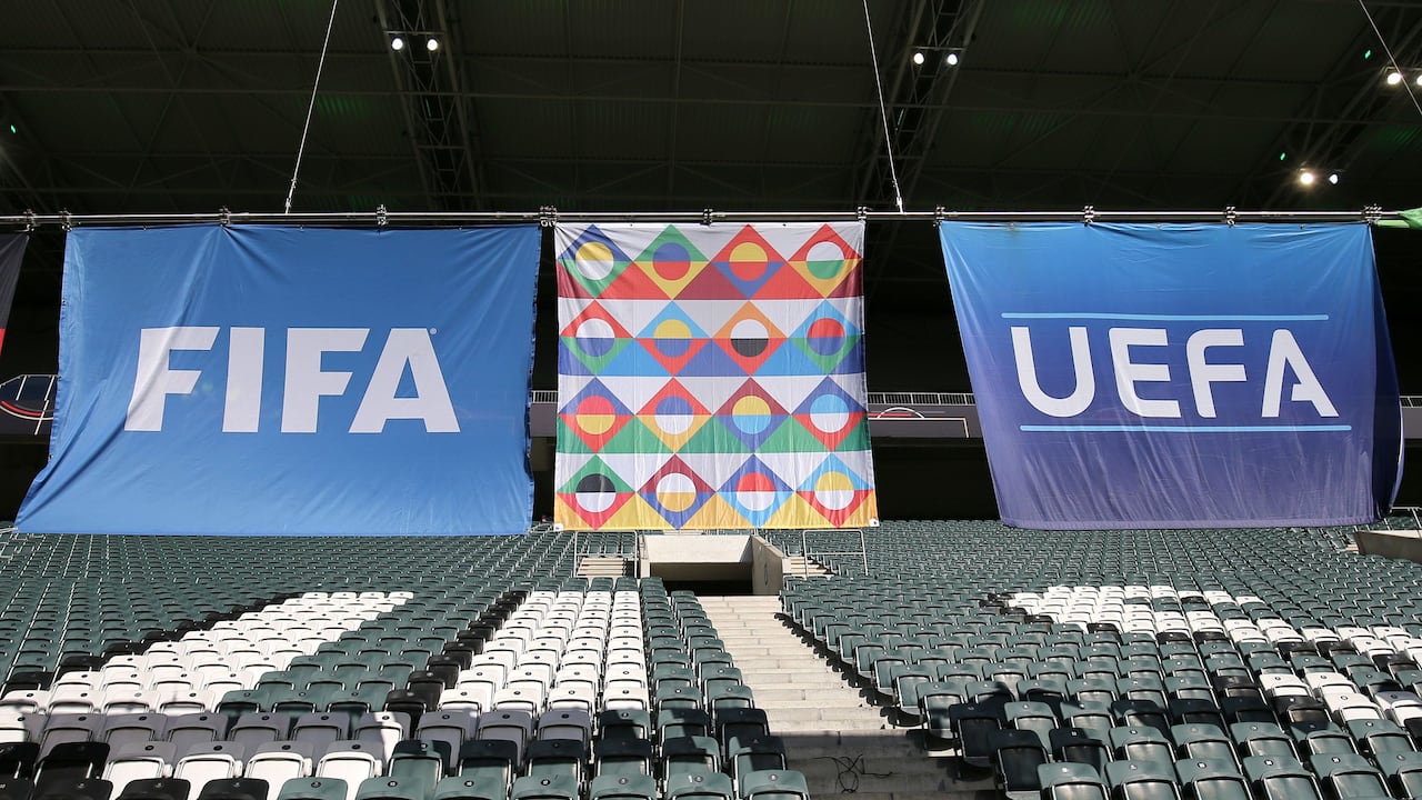 Pelea UEFA - FIFA