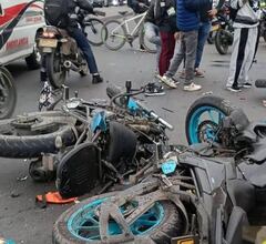 Lamentablemente, dos personas fallecieron a raíz del incidente que genera congestión vial en el sector. Integrantes de la Seccional de Tránsito y Transporte de la Policía en Bogotá detallaron en sus redes sociales que asignó unidades  de criminalística para investigar este caso.