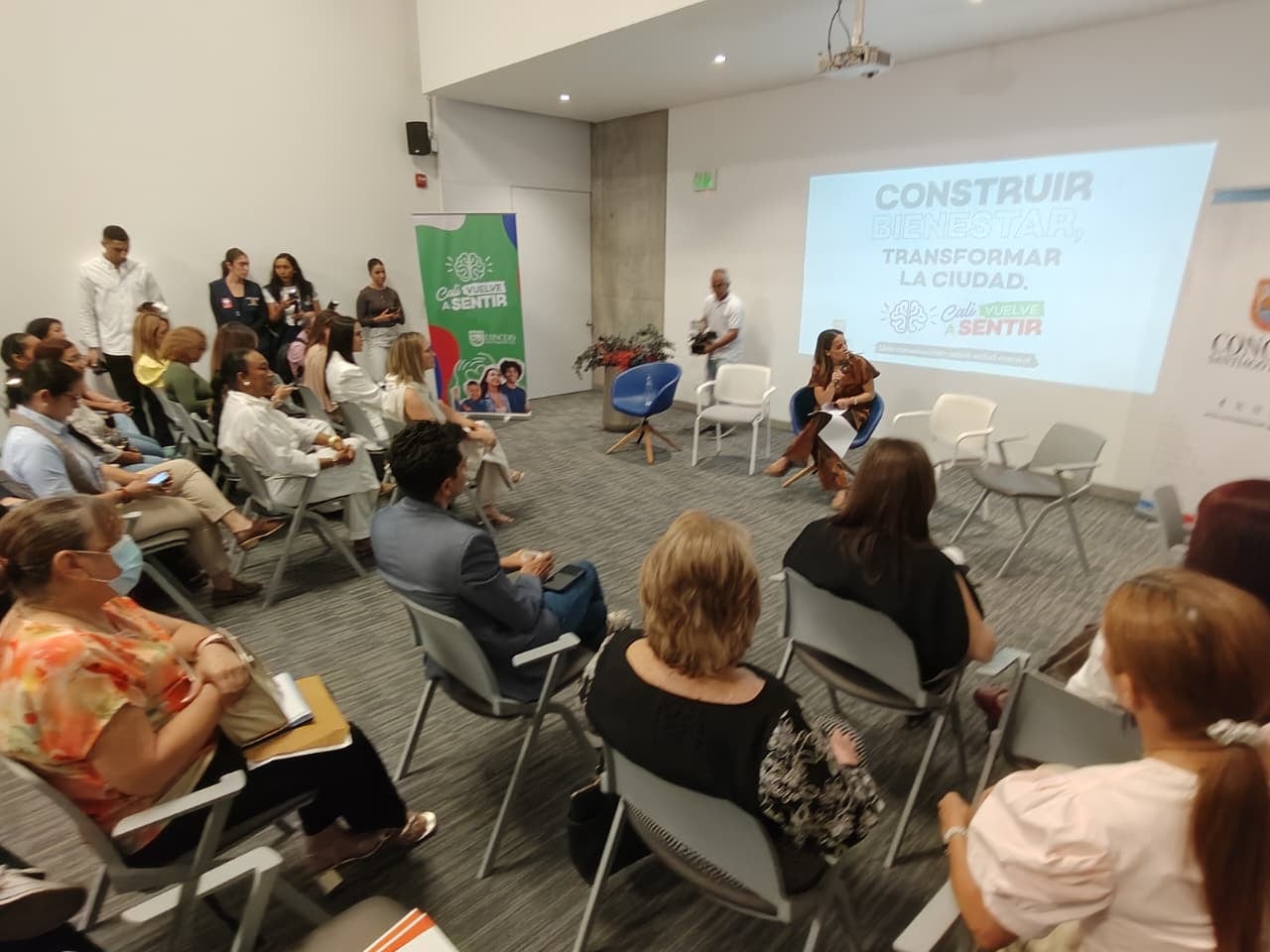 Autoridades y expertos analizaron este lunes las consecuencias psicosociales de la emergencia del 10 de agosto y las estrategias que necesita la ciudad para avanzar hacia una recuperación integral y sostenible.