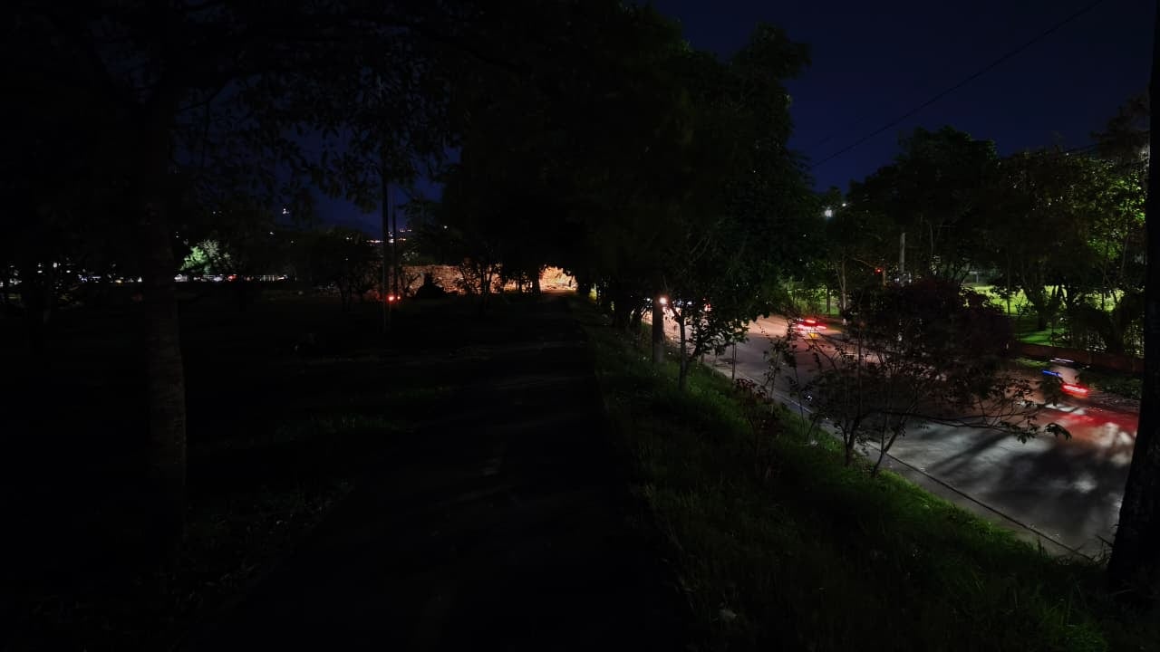 Habitantes del sector aseguran que la falta de alumbrado ha facilitado robos y la permanencia de habitantes de calle en zonas públicas del barrio.